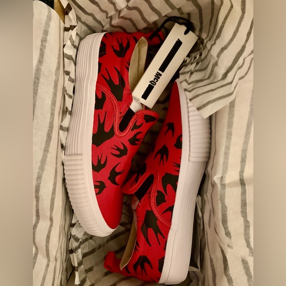 New Mcq By ALEXANDER MCQUEEN Red 
Swallow Canvas Slip-On Sneaker SHOES Womens 38 - Picture 1 of 2